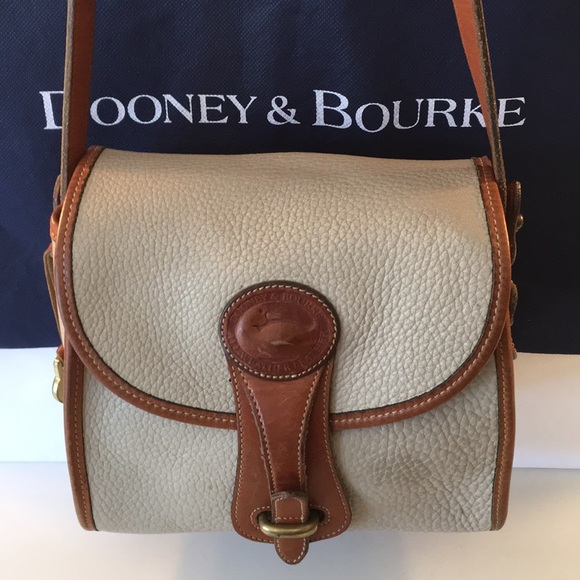 Dooney & Bourke Handbags - ❤️DOONEY & BOURKE VINTAGE CROSSBODY 💯AUTHENTIC